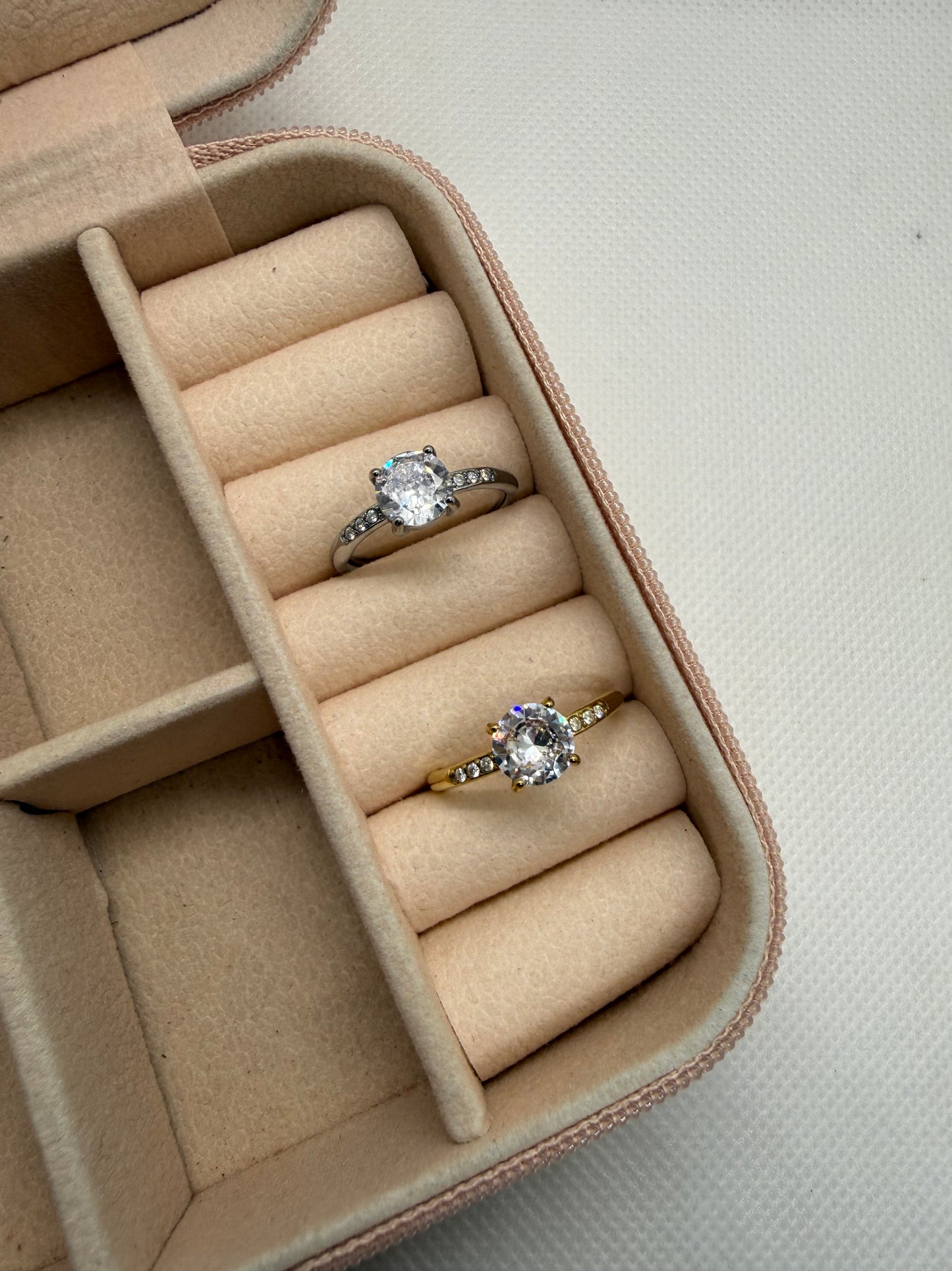 Anello solitario